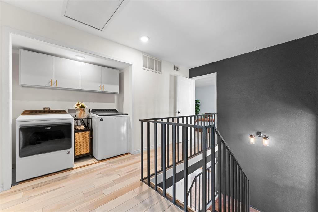 Old Vickery Square Twnhms Condos - Residential