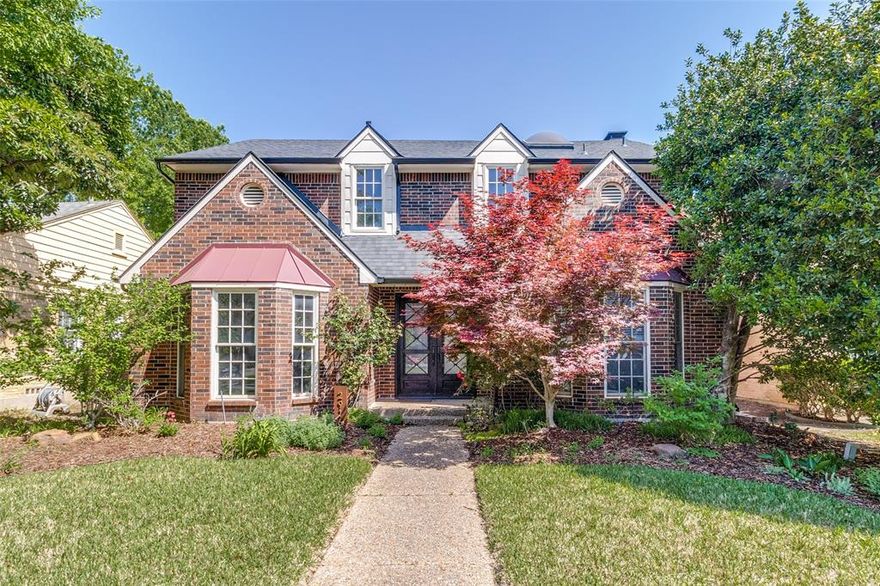 Classic Pier & Beam, 4 bedrooms on a great block with a pool in Boone Elementary!  Enter through the double entry doors. The 1st floor has a private study (4th bedrm) with full bath Spacious family room w wet bar, updated island kitchen w cabinets galore, side by side Stainless fridge-freezer, Jenn-Aire gas Range w 6 burners and grill. Bosch Dishwasher.  The upstairs master bedroom has sitting space w fireplace and updated bath with separate vanities, soaking tub and shower.  2 additional bedrm w bath, laundry, and a loft space are on 2nd floor. Updated Roof, HVAC, Water Heaters. A separate area off kitchen features an electric pet door, sink and pet washing shower!  The 50 x 150 lot gives plenty of yard space to play, plus a 2-car detached garage w electric gate, along w a pool for summer fun.