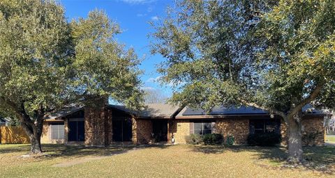 203 Jane Street Groesbeck TX 76642