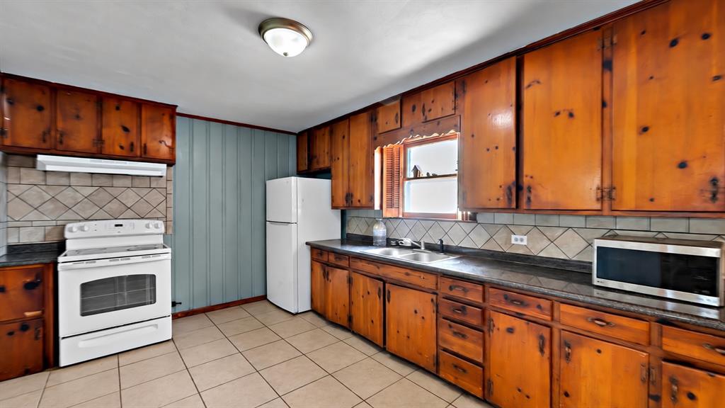 864 Lost Gold Road