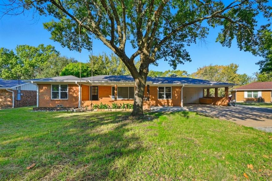 NO HOA & MORE THAN HALF AN ACRE!! Experience refined living in this beautifully maintained Van Alstyne home, set on a rare half-acre lot offering endless possibilities. Situated on a quiet street with convenient access to US-75 and top-rated Van Alstyne ISD, this residence features an open-concept layout, expansive living spaces, and abundant natural light—ideal for both everyday comfort and upscale entertaining. The oversized lot provides exceptional flexibility for outdoor living, future enhancements, or personal customization. A move-in-ready opportunity combining space, privacy, and location in one of North Texas’ most desirable and rapidly growing communities.