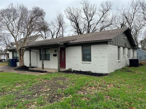 Photo of 220 N Bernice Drive, Garland, TX 75042 (MLS # 21241109)