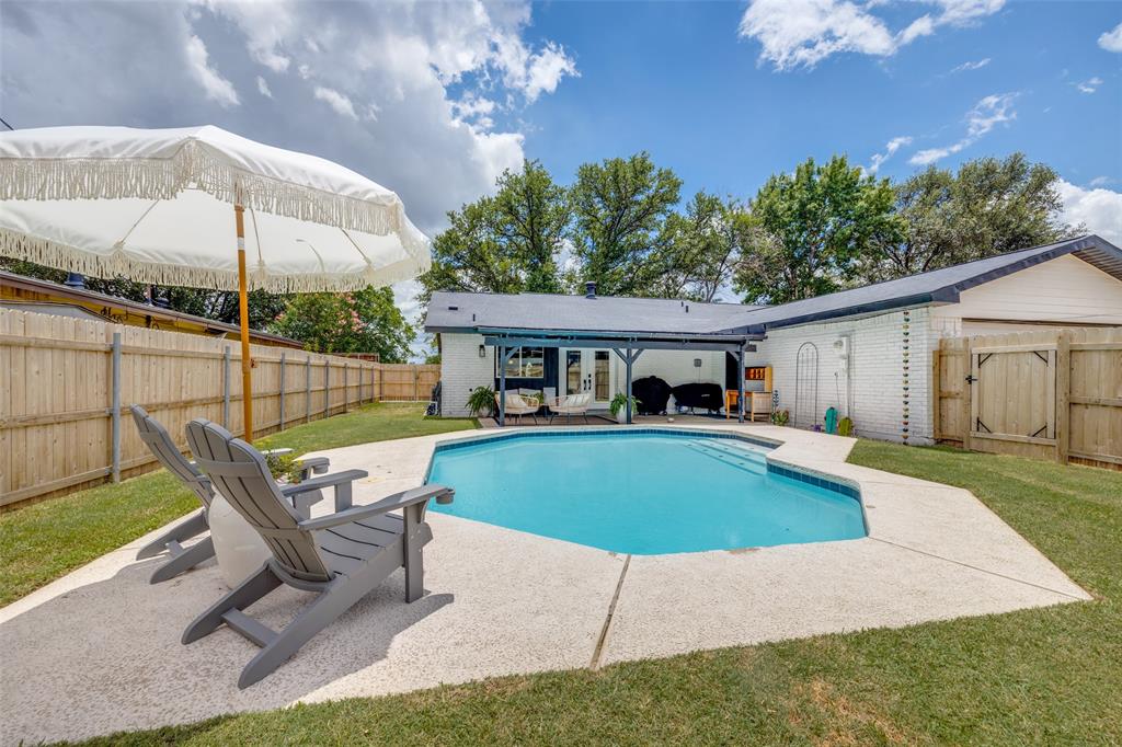 726 W Crossland Boulevard