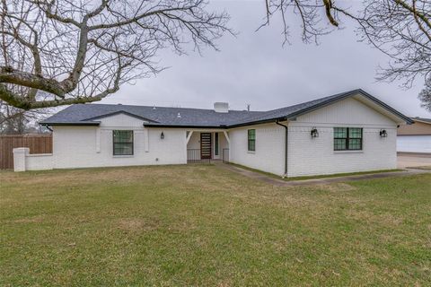 Photo of 1055 Wright Street, Terrell, TX 75160 (MLS # 21149511)