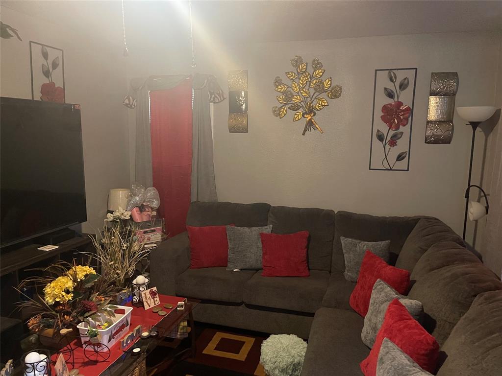 2646 Lindholm Street