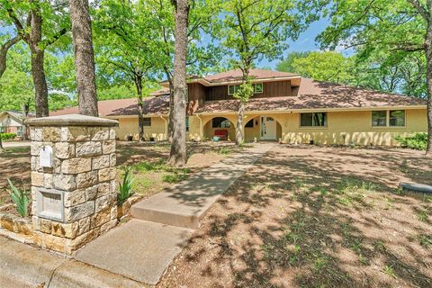 Photo of 116 Nottingham Circle, Bridgeport, TX 76426 (MLS # 21207287)