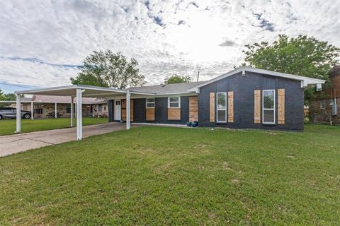 Photo of 512 Lindo Drive, Mesquite, TX 75149 (MLS # 21233235)