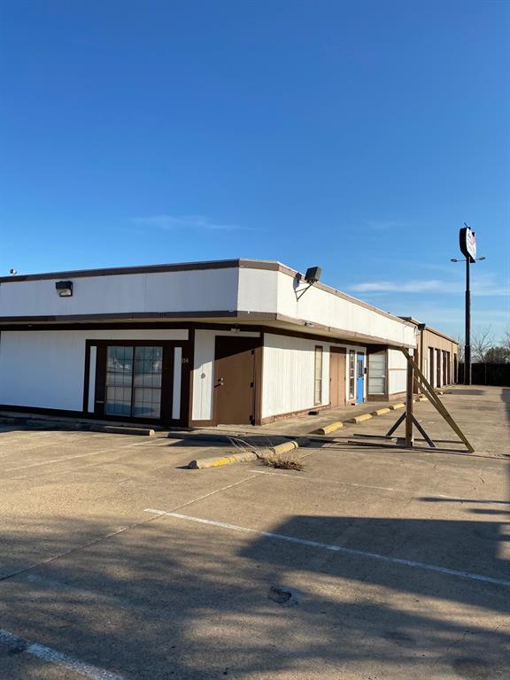 114 W Fairmeadows Drive