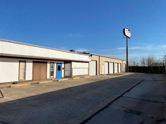 114 W Fairmeadows Drive