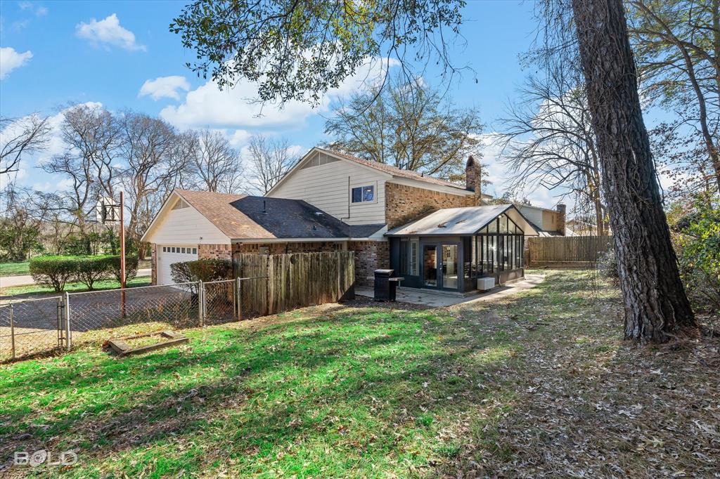Shreveport, Louisiana 71106, United States, 4 Bedrooms Bedrooms, ,3 BathroomsBathrooms,Residential,Contingent,20149