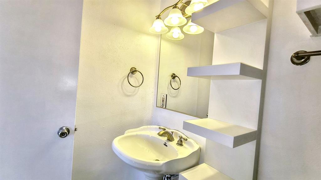 Williamsburg 01 Condo - Residential Lease