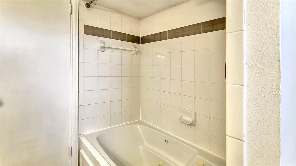 Williamsburg 01 Condo - Residential Lease