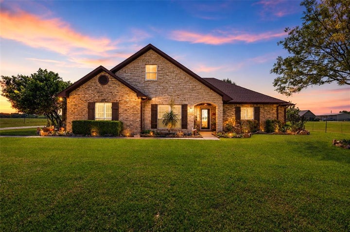 Photo 1 of 32 — 8034 Fm 902, Howe, TX 75459
