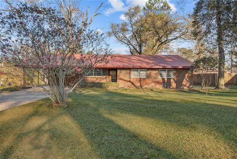 Tiny photo for 3224 Dearborn Street, Shreveport, LA 71107 (MLS # 21197423)