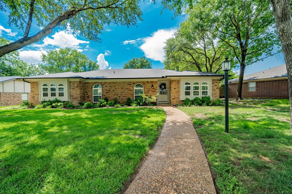 2533 Lakeview Drive