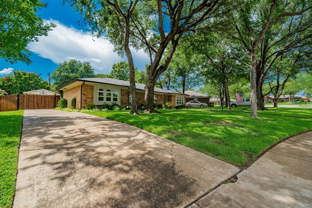 2533 Lakeview Drive