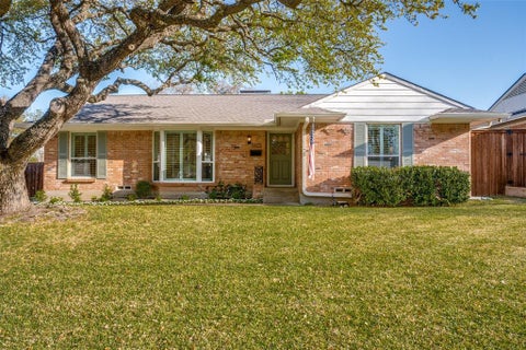 Photo of 3623 Waldorf Drive, Dallas, TX 75229 (MLS # 21306392)