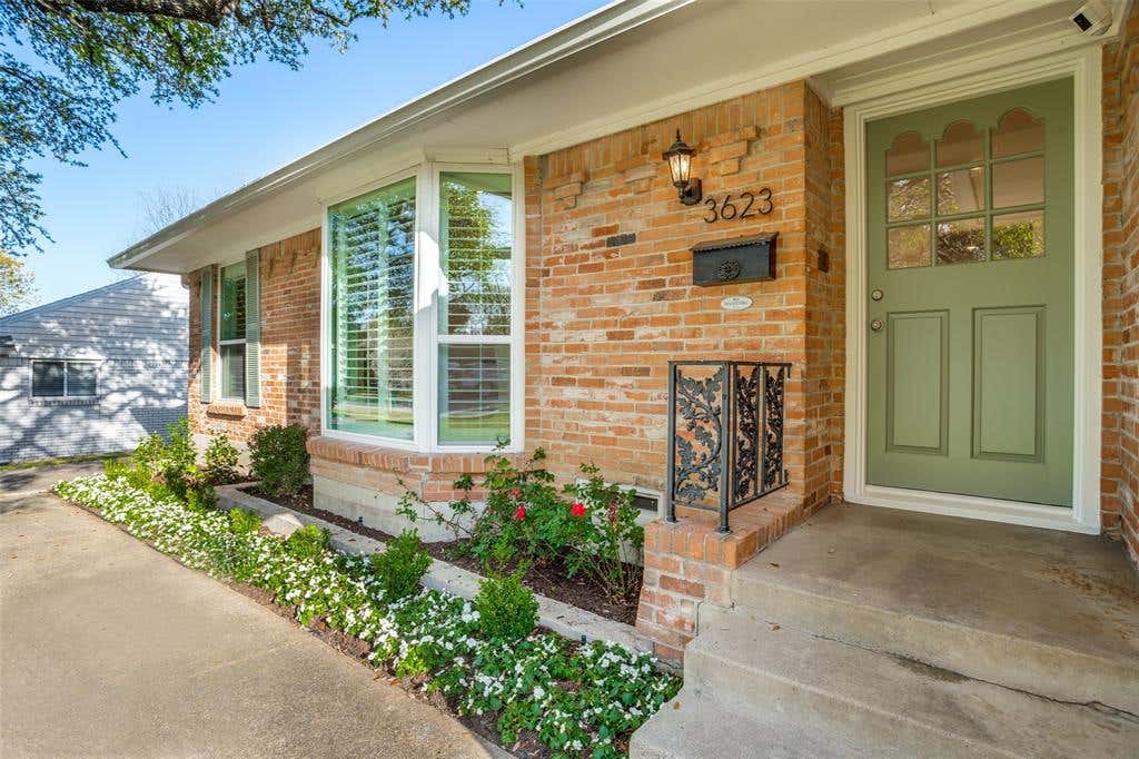 Photo of 3623 Waldorf Drive, Dallas, TX 75229 (MLS # 21306392)
