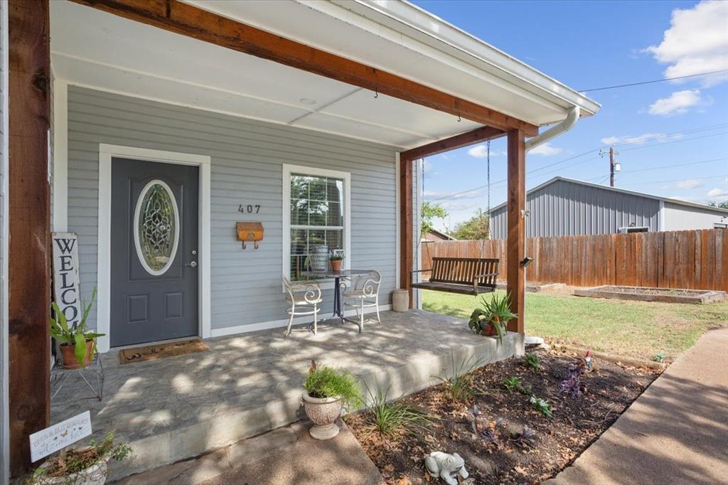 407 S Reagan