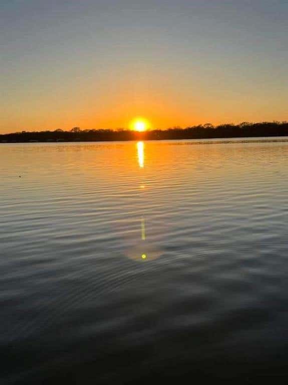 Photo of 299 Sunset Cove, East Tawakoni, TX 75472 (MLS # 21350508)