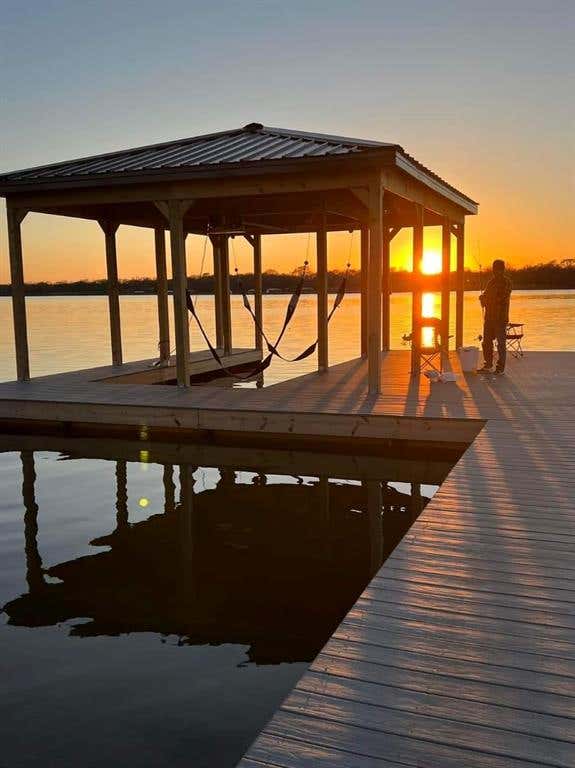 Photo of 299 Sunset Cove, East Tawakoni, TX 75472 (MLS # 21350508)