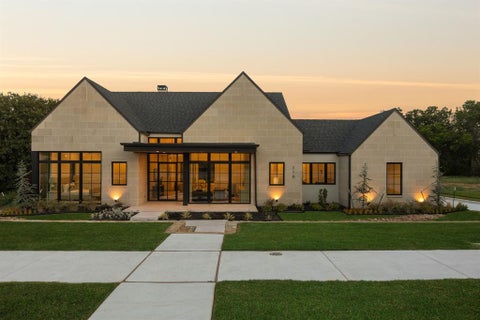 Photo of 116 Park Avenue, Keller, TX 76248 (MLS # 21177171)