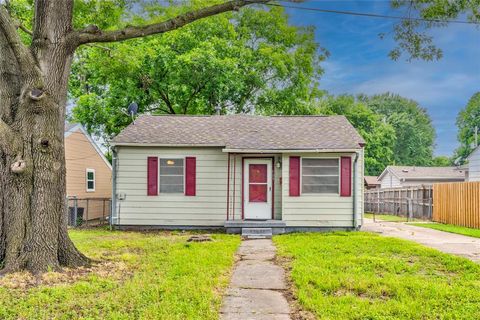 Photo of 509 Walnut Drive, Mesquite, TX 75149 (MLS # 21212707)