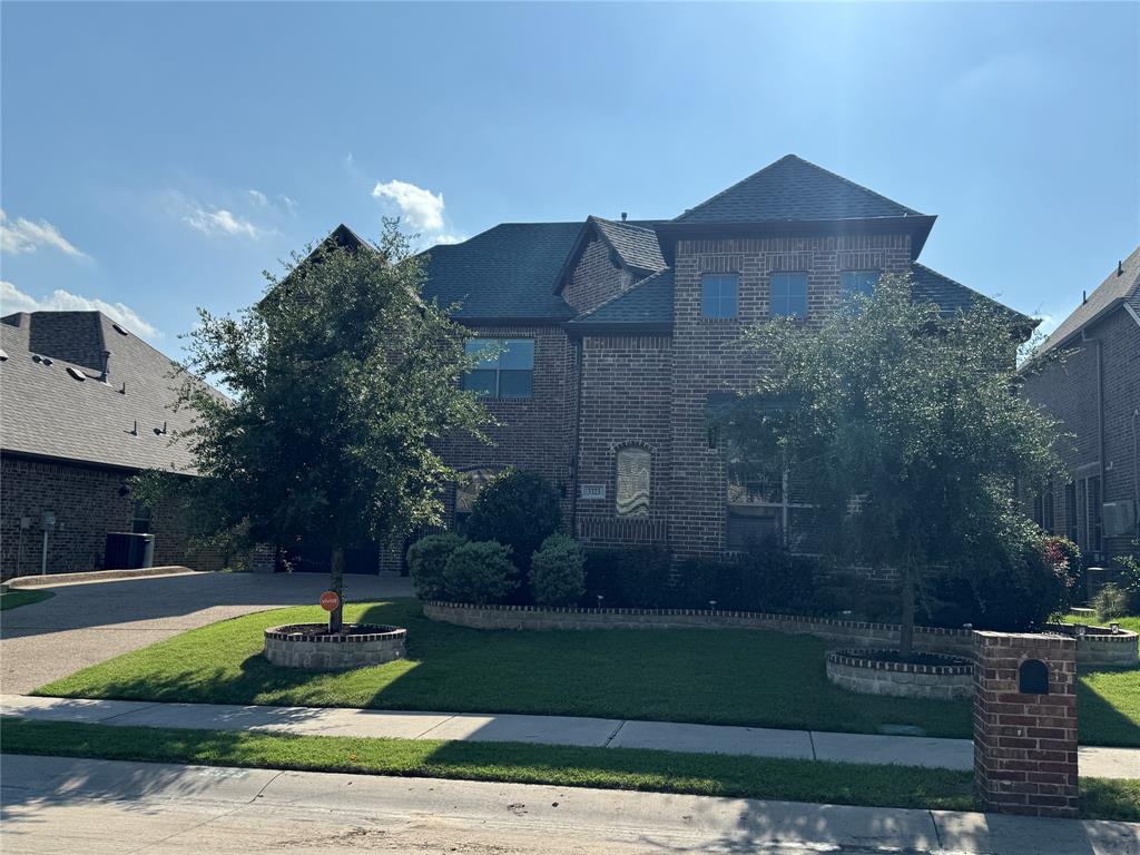 3323 Royal Ridge Drive