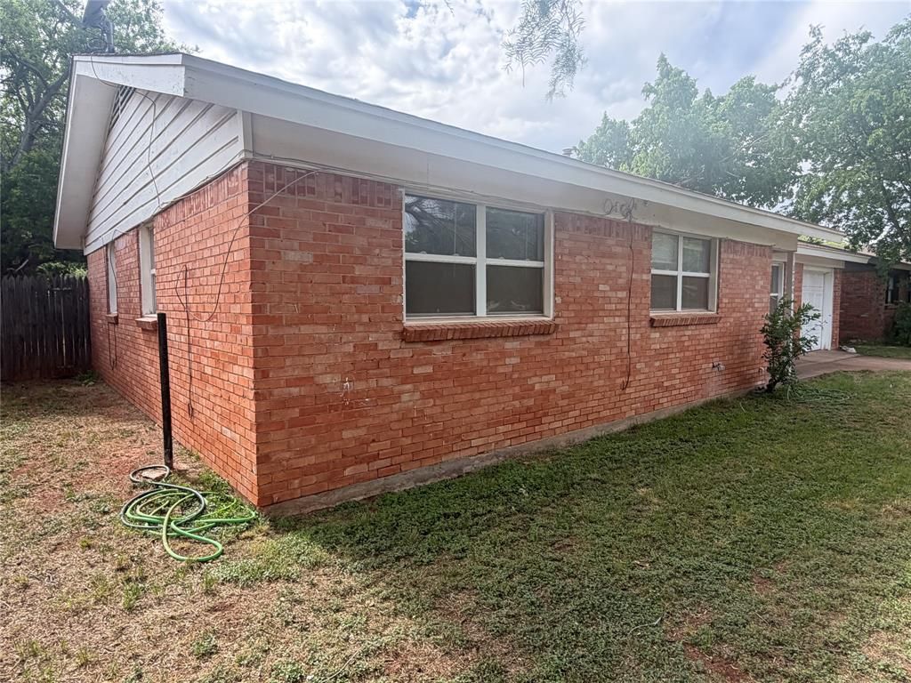 Photo of 1700 Westview Drive, Abilene, TX 79603 (MLS # 21267527)