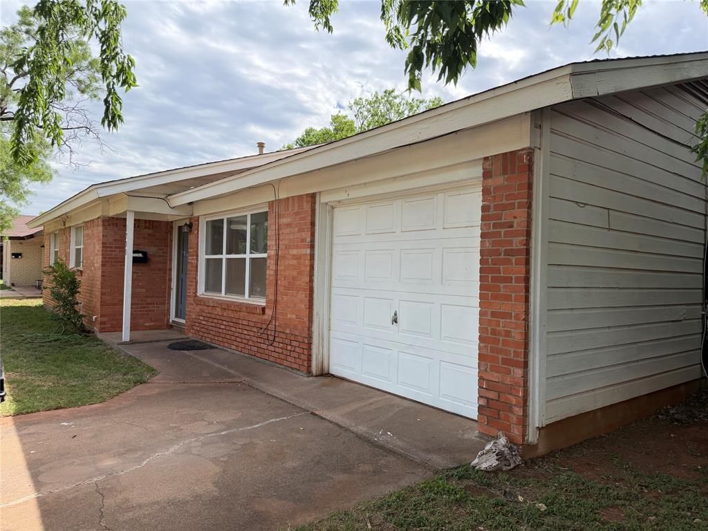 Photo of 1700 Westview Drive, Abilene, TX 79603 (MLS # 21267527)