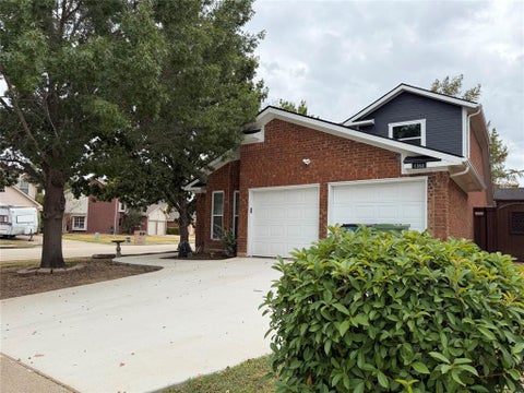 Photo of 1362 Chinaberry Drive, Lewisville, TX 75077 (MLS # 21409093)