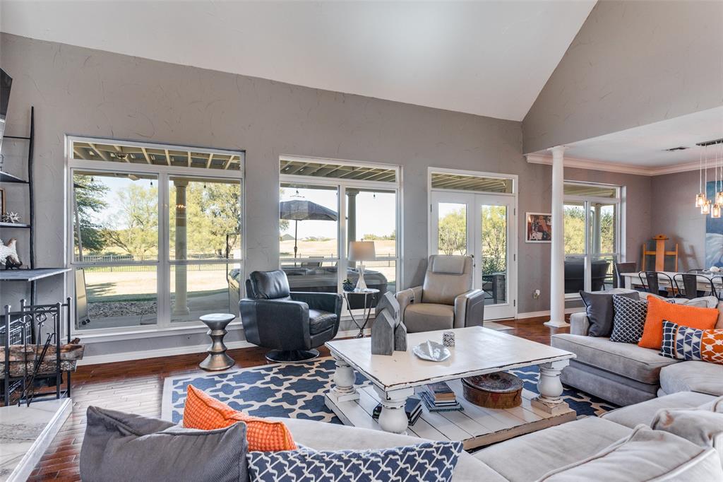 165 Glen Abbey Circle N