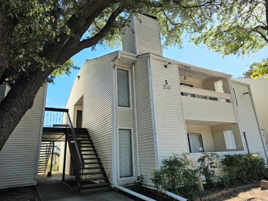 Beautiful, quiet and a great location one bedroom, one bath condo. A second floor with access gate, well-kept community. Step inside to an open-concept living area, and fireplace that adds great touch. the great Kitchen features stainless steel appliances and ample cabinetry, and with great spacious counter top area. Also, a good capacity stackable washer and dryer comes with the property. At last, location, location, location with minutes from the best of Dallas got to offer the White Rock Lake, NorthPark Center, Lower Greenville, and the vibrant energy of Uptown and many more close options. **** Important, could be lease with furnisher as pictures show or without it ********