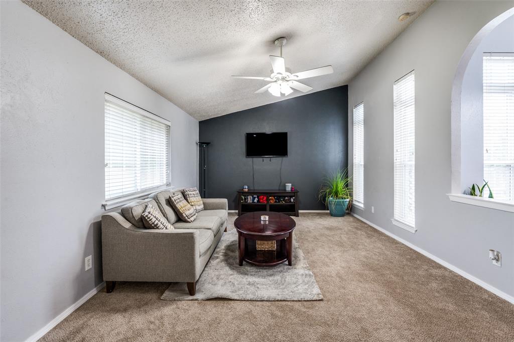 1729 Blossom Trail