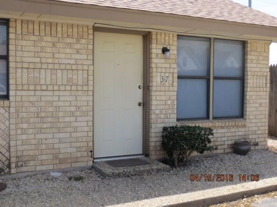 Teakwood TownHomes near ACU and new Taylor Elementary School! Quiet town home community just off EN 10th near University Hills shopping center, Hendricks Medical Complex, HSU and new Allen Ridge restaurants and shops. Town Home features fireplace accented living room with vaulted ceiling, updated wood laminate flooring, appliances include stacked washer & dryer in laundry area.  Fenced privacy yard in rear.  This is a corner unit with adjoining neighbor only on one side for maximum privacy. Paved parking comes to front door of unit.