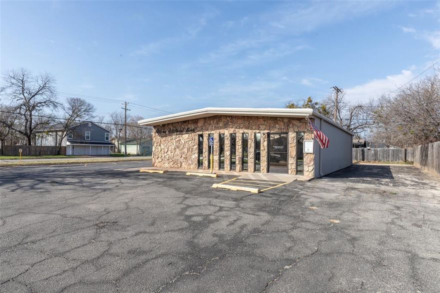 Prime Office Space Near Hendrick Medical Center
Excellent opportunity to own a professional office space in a highly desirable location near Hendrick Medical Center. This well-maintained property offers a functional and efficient layout ideal for medical, professional, or administrative use.
Features include a welcoming reception area perfect for greeting clients or patients, multiple private offices for productivity and confidentiality, a comfortable break room for staff, and dedicated storage space to keep operations organized and efficient.
On-site parking provides convenience for both employees and visitors — a valuable asset in this high-traffic area.
Position your business in a thriving professional corridor with close proximity to medical facilities, established businesses, and major thoroughfares. This location offers excellent accessibility and strong visibility.