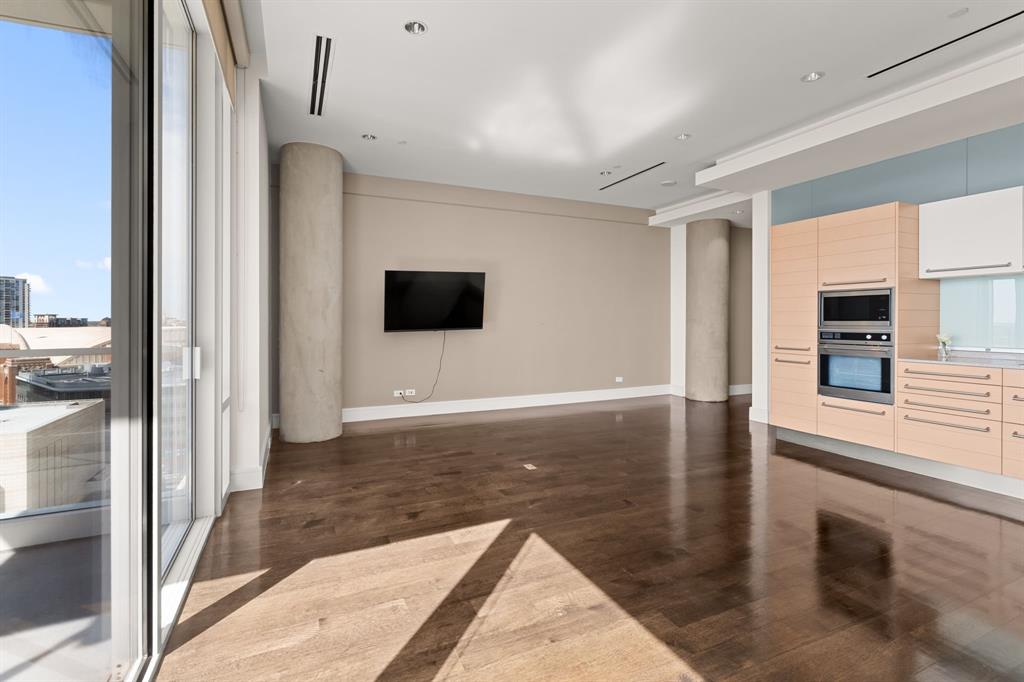 2408 Victory Park Lane 1131