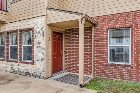 Tiny photo for 1401 Bagby Avenue #3, Waco, TX 76706 (MLS # 21099003)