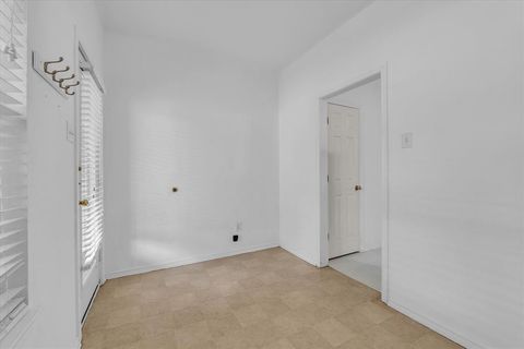 Tiny photo for 1401 Bagby Avenue #3, Waco, TX 76706 (MLS # 21099003)