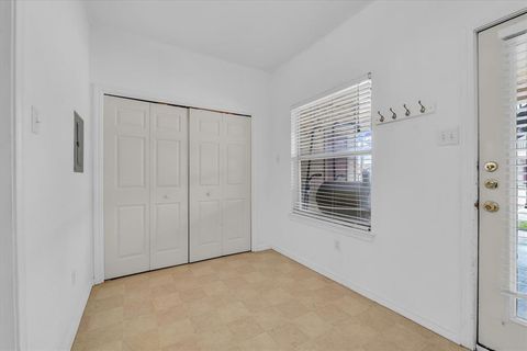 Tiny photo for 1401 Bagby Avenue #3, Waco, TX 76706 (MLS # 21099003)