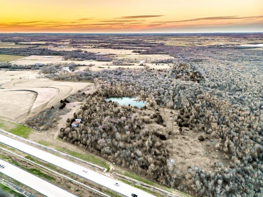 This 30.12± acre elevated tract offers over 700 feet of highway frontage in one of the strongest growth corridors in Ellis County. Positioned just outside city limits in the ETJ, the site provides development flexibility while capturing exceptional traffic exposure and long-range visibility from a hilltop setting.

The property is well-suited for industrial, multifamily, mixed-use, institutional, or phased development, including a layout that places commercial or income-producing uses along the frontage with residential or support uses toward the rear. The size, frontage, and topography make the tract ideal for master-planned concepts or single-user projects seeking brand presence and scale.

As Ennis continues its northward expansion, opportunities with this combination of acreage, elevation, and highway visibility are increasingly limited. This site offers developers and investors a chance to control a prominent position ahead of continued population and infrastructure growth.