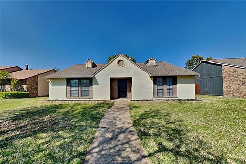 Photo of 2804 Edinburg Lane, Flower Mound, TX 75028 (MLS # 21222673)
