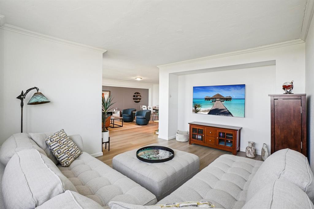 Twenty 1 Turtle Crk Condo - Residential