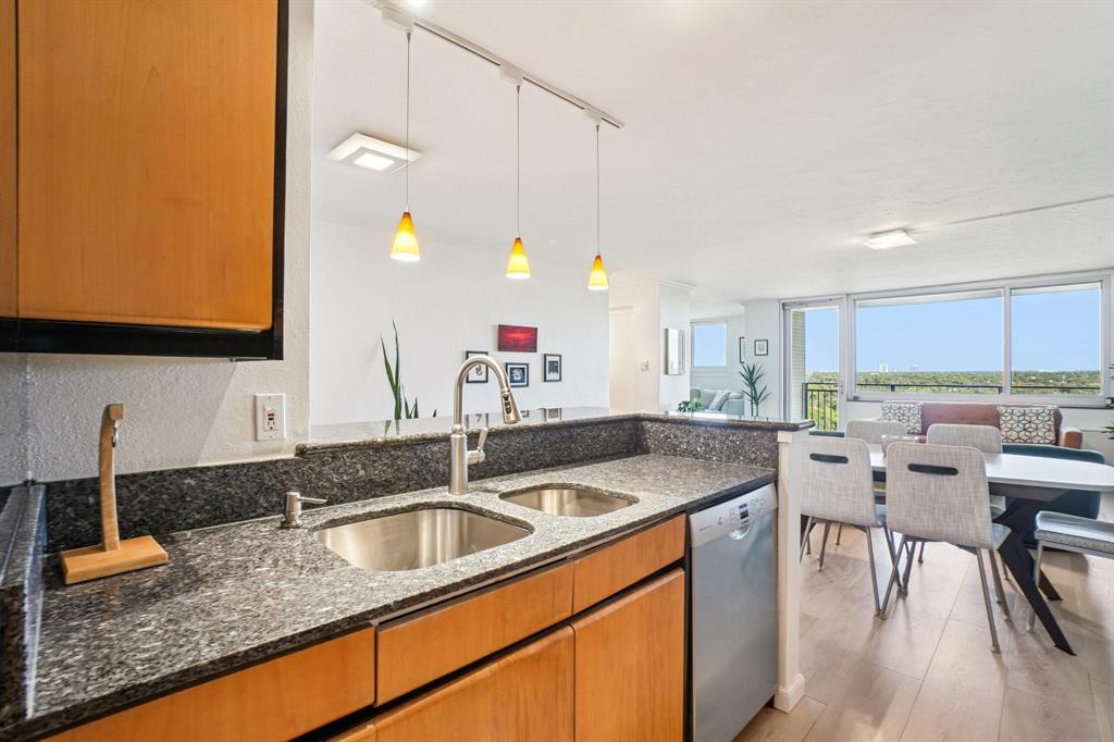 Twenty 1 Turtle Crk Condo - Residential