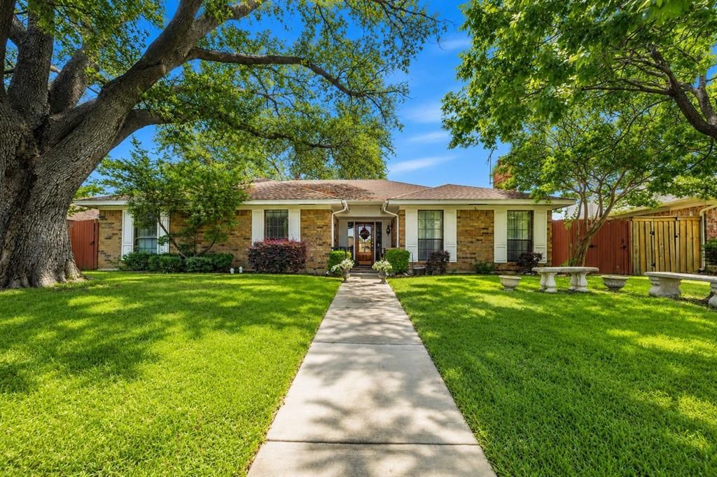 Photo of 2128 El Dorado Way, Carrollton, TX 75006 (MLS # 21280032)