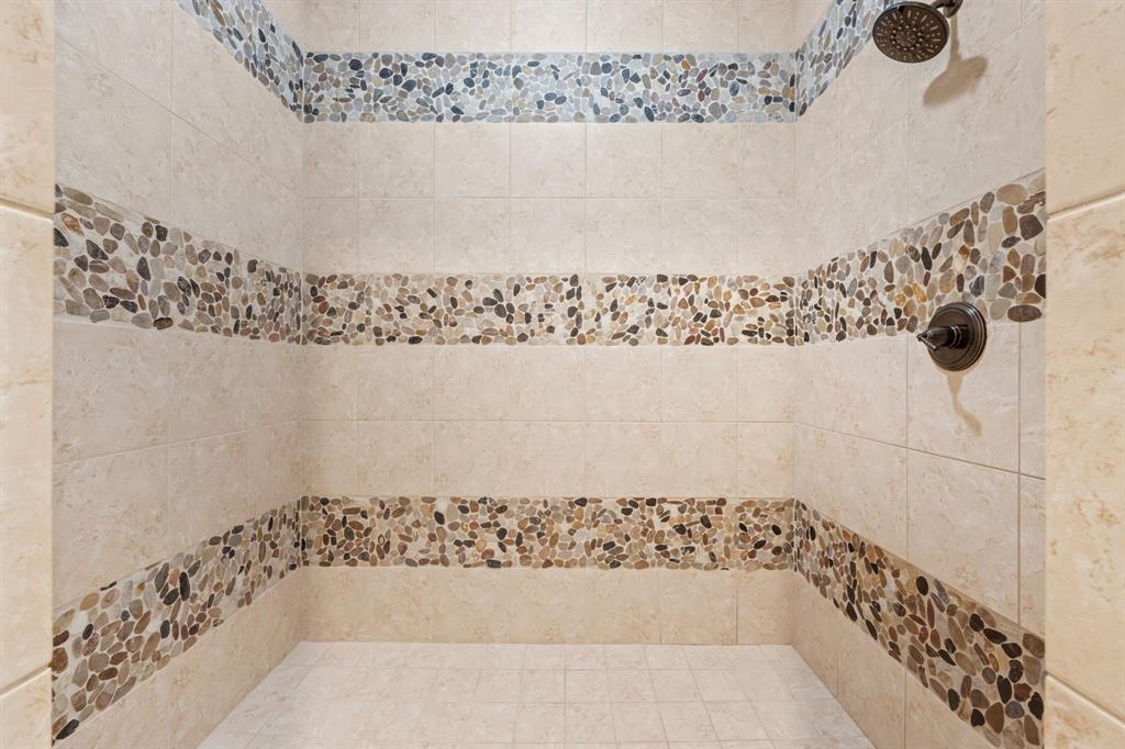 Shady Oaks ADD-Southlake Block 4 Lot 17 - Residential