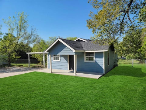 Photo of 1415 Roberts Cut Off Road, River Oaks, TX 76114 (MLS # 21405137)