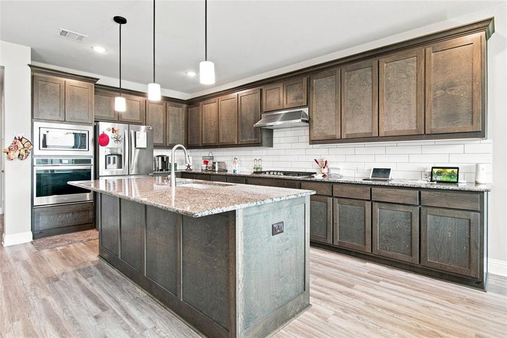 Photo 1 of 32 — 2913 Sundial Lane, Northlake, TX 76247
