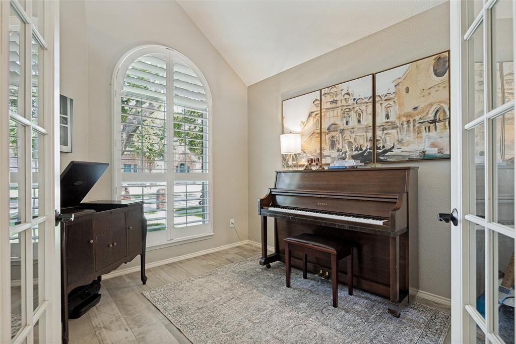 505 Knoll Park Court