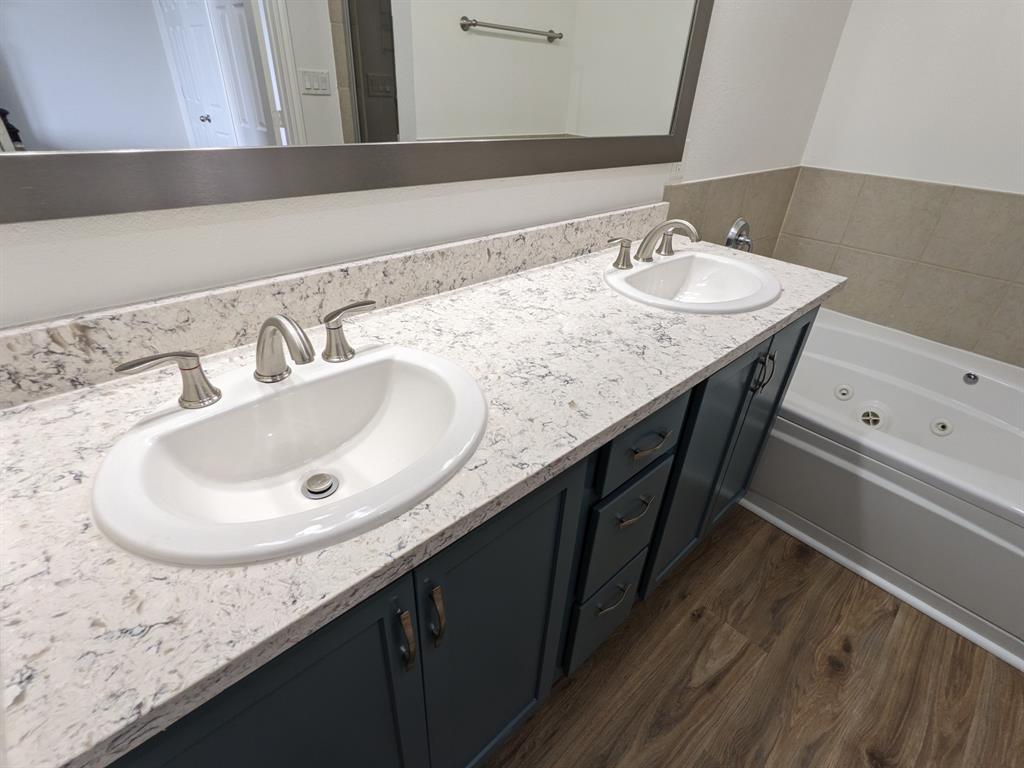 Lake Park Estates 01 & Univ Wrld R - Residential